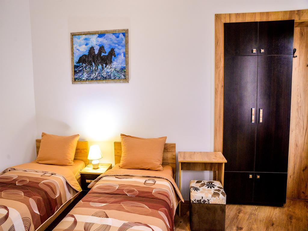 Garni Hotel Apel Apartments Ni Buitenkant foto