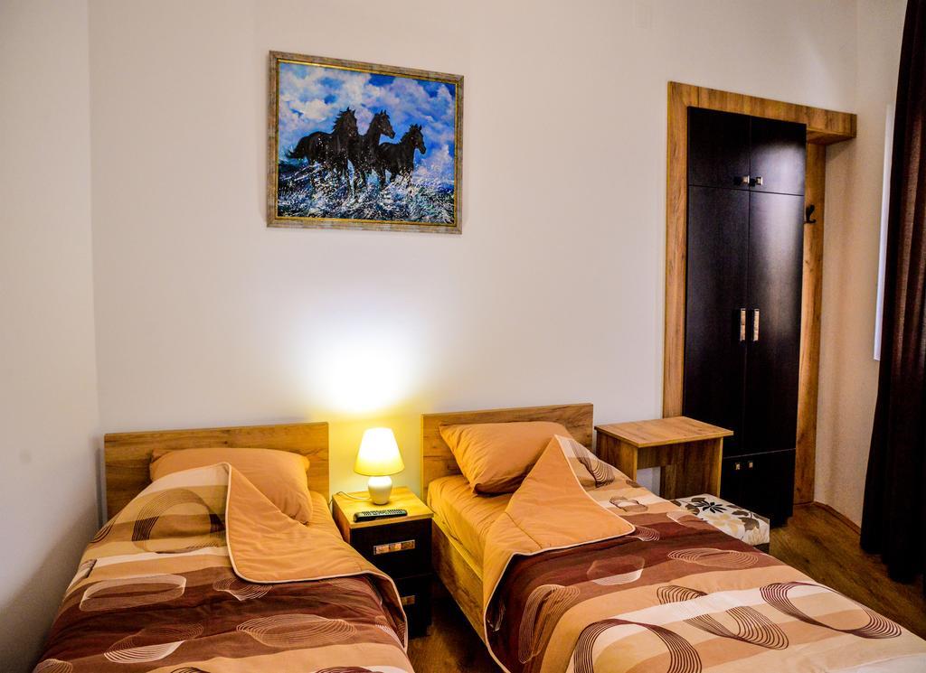 Garni Hotel Apel Apartments Ni Buitenkant foto