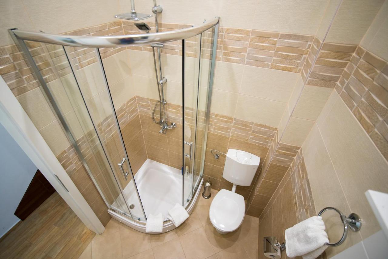 Garni Hotel Apel Apartments Ni Buitenkant foto