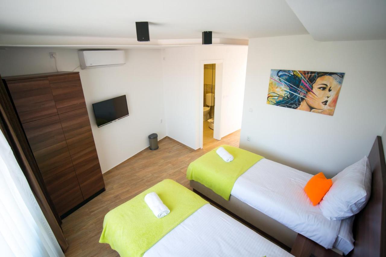 Garni Hotel Apel Apartments Ni Buitenkant foto