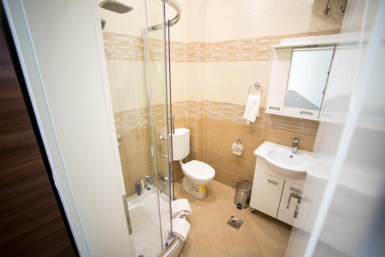 Garni Hotel Apel Apartments Ni Buitenkant foto