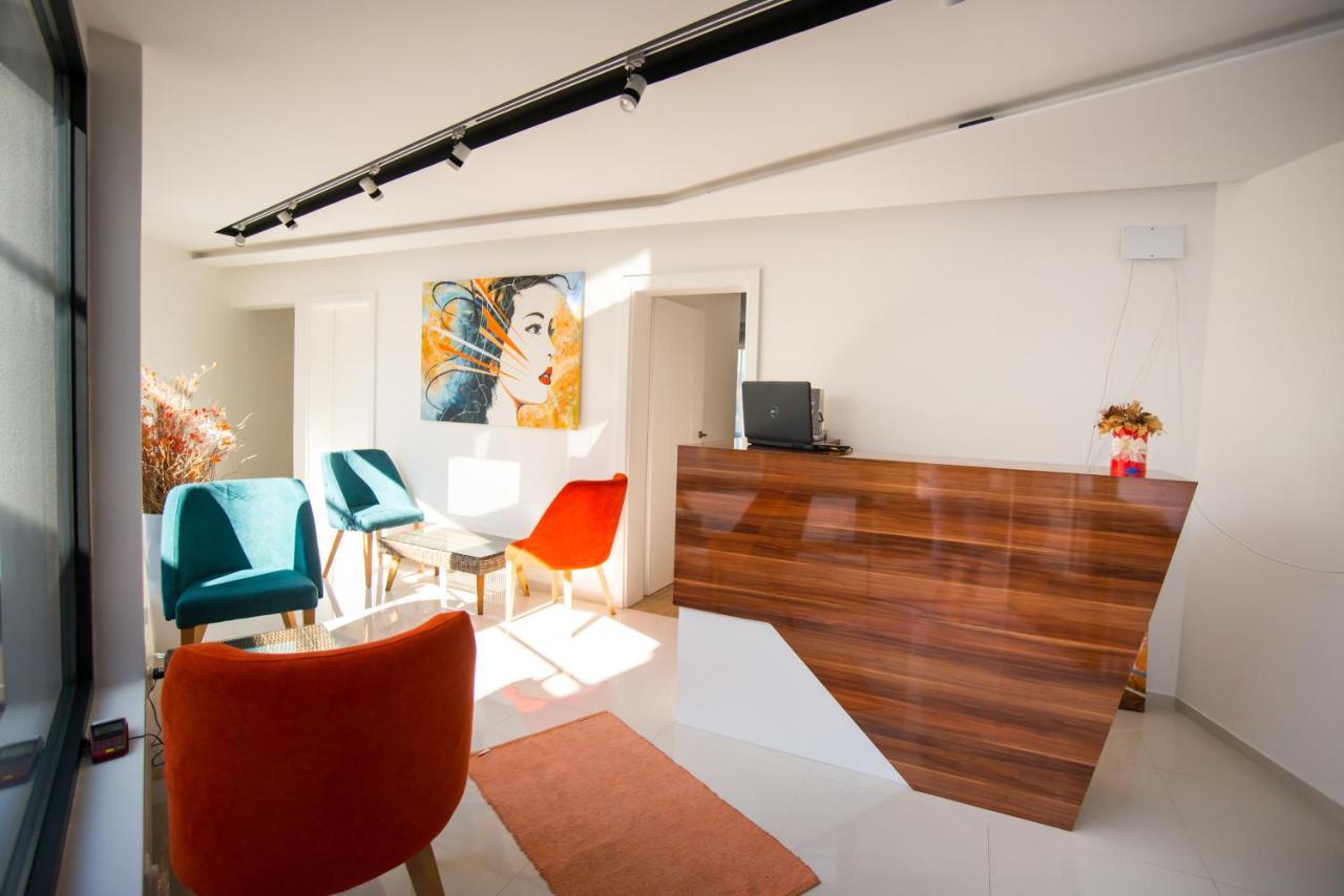 Garni Hotel Apel Apartments Ni Buitenkant foto