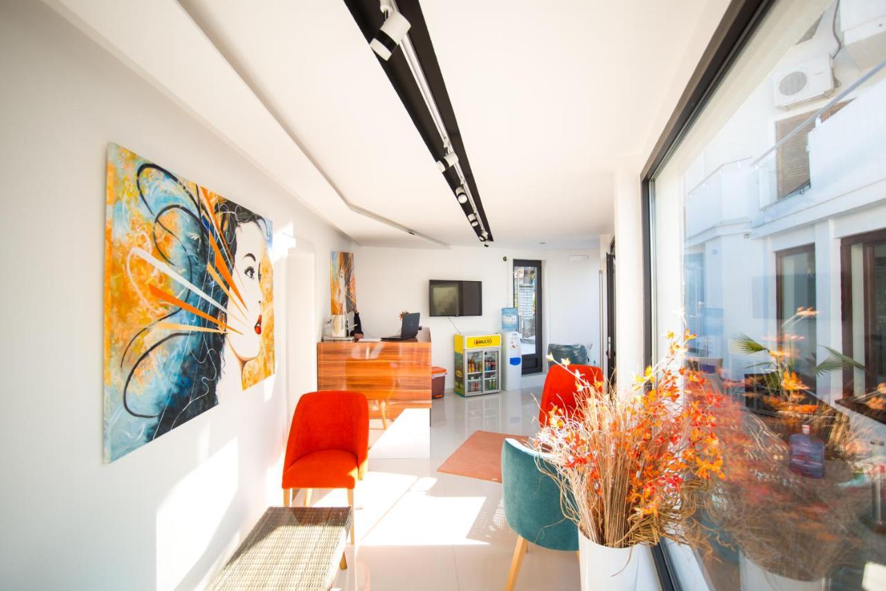 Garni Hotel Apel Apartments Ni Buitenkant foto