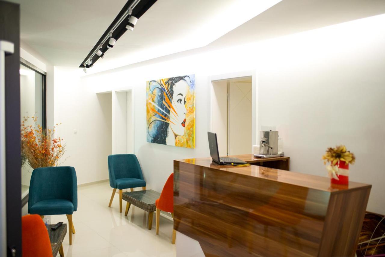 Garni Hotel Apel Apartments Ni Buitenkant foto