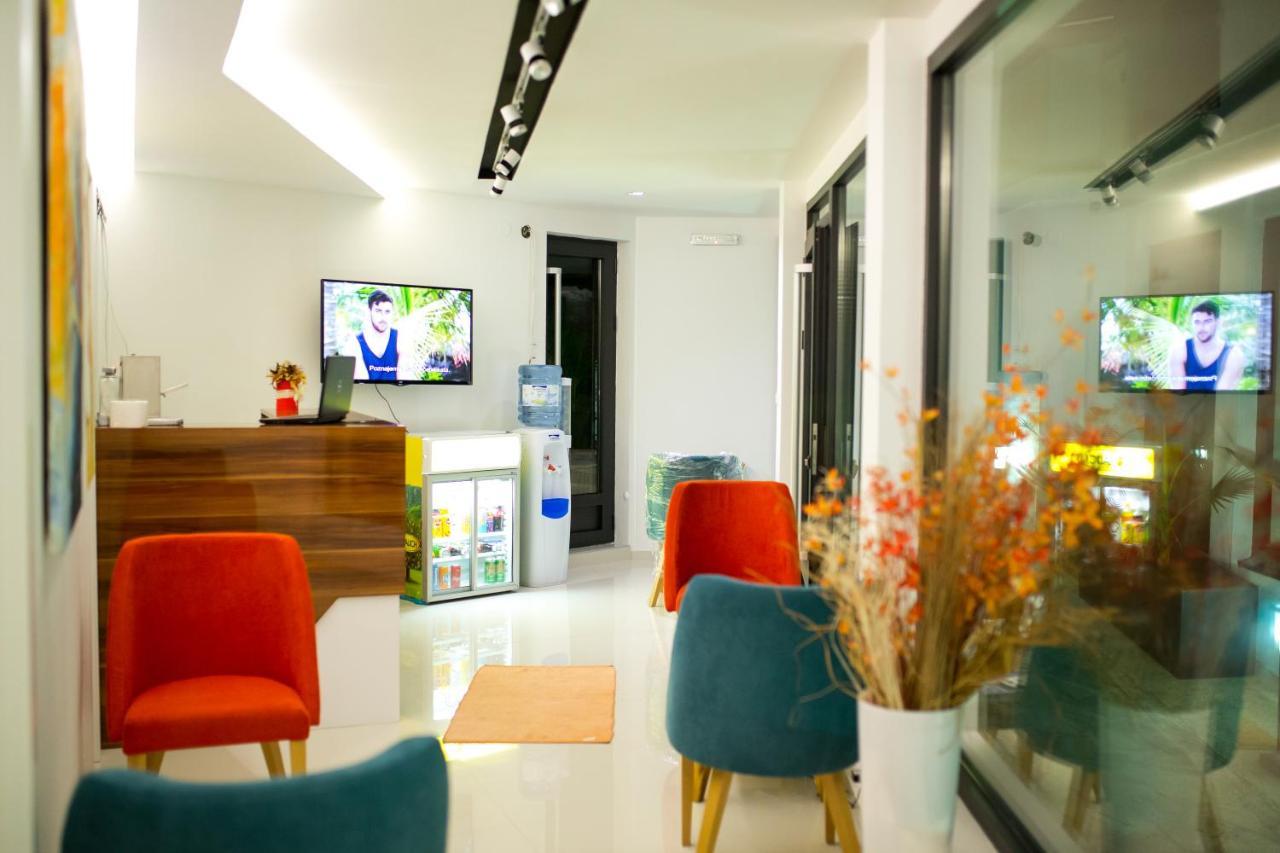 Garni Hotel Apel Apartments Ni Buitenkant foto
