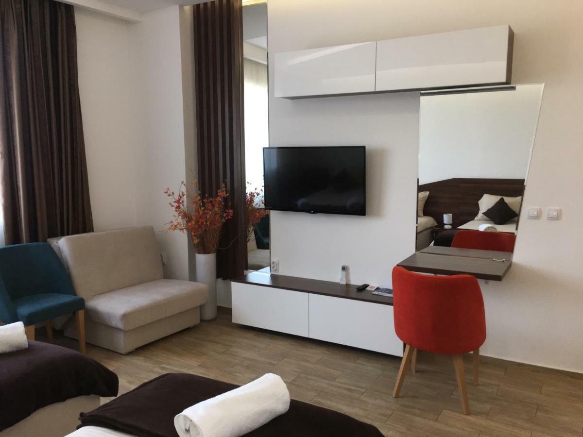 Garni Hotel Apel Apartments Ni Buitenkant foto