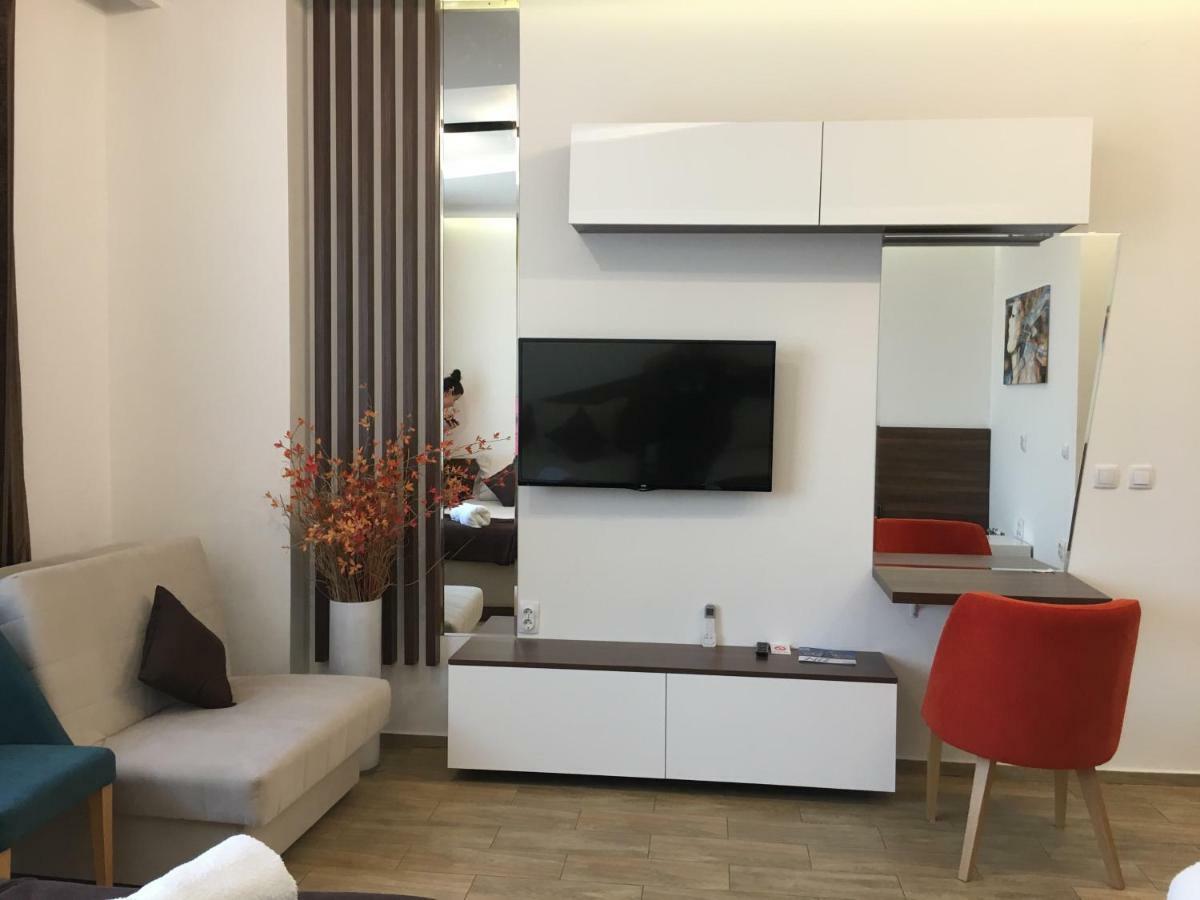 Garni Hotel Apel Apartments Ni Buitenkant foto